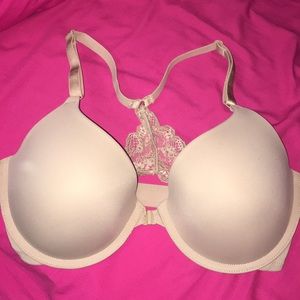 Never worn tan bra, cute lace detailing!